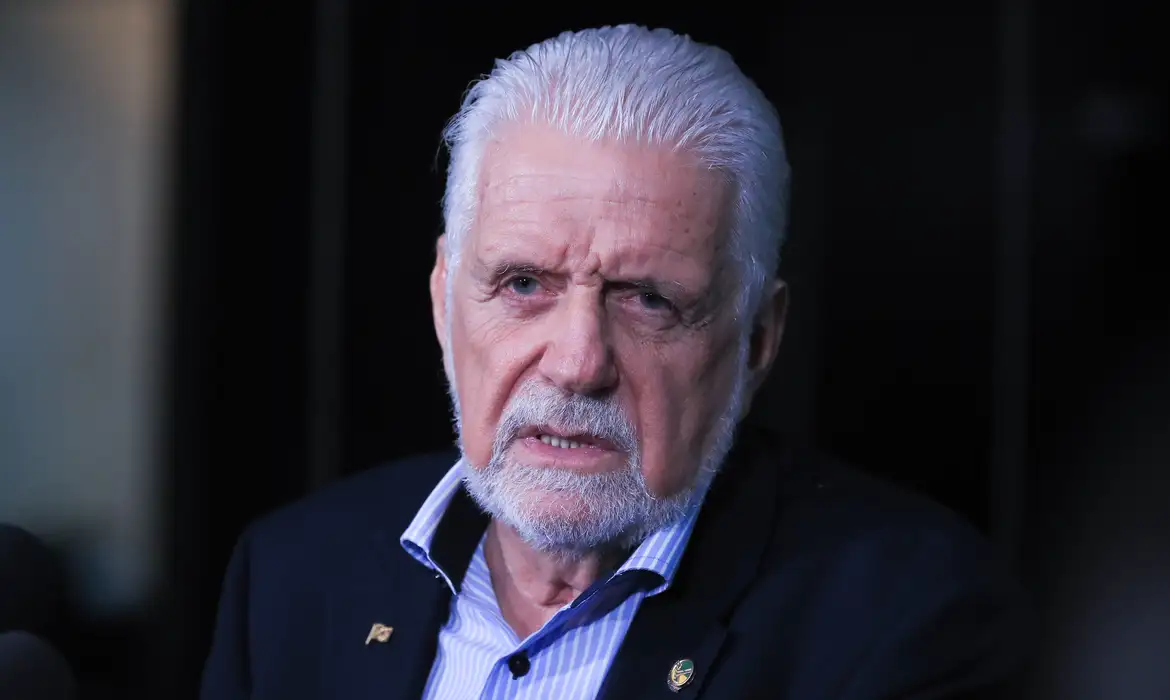 Jaques Wagner anuncia saída da liderança do governo no Senado