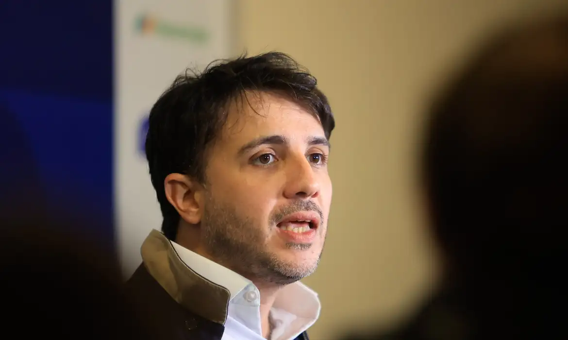 ELEIÇÕES 2026: Renan propõe cortes na Previdência e alterar pisos da saúde e educação