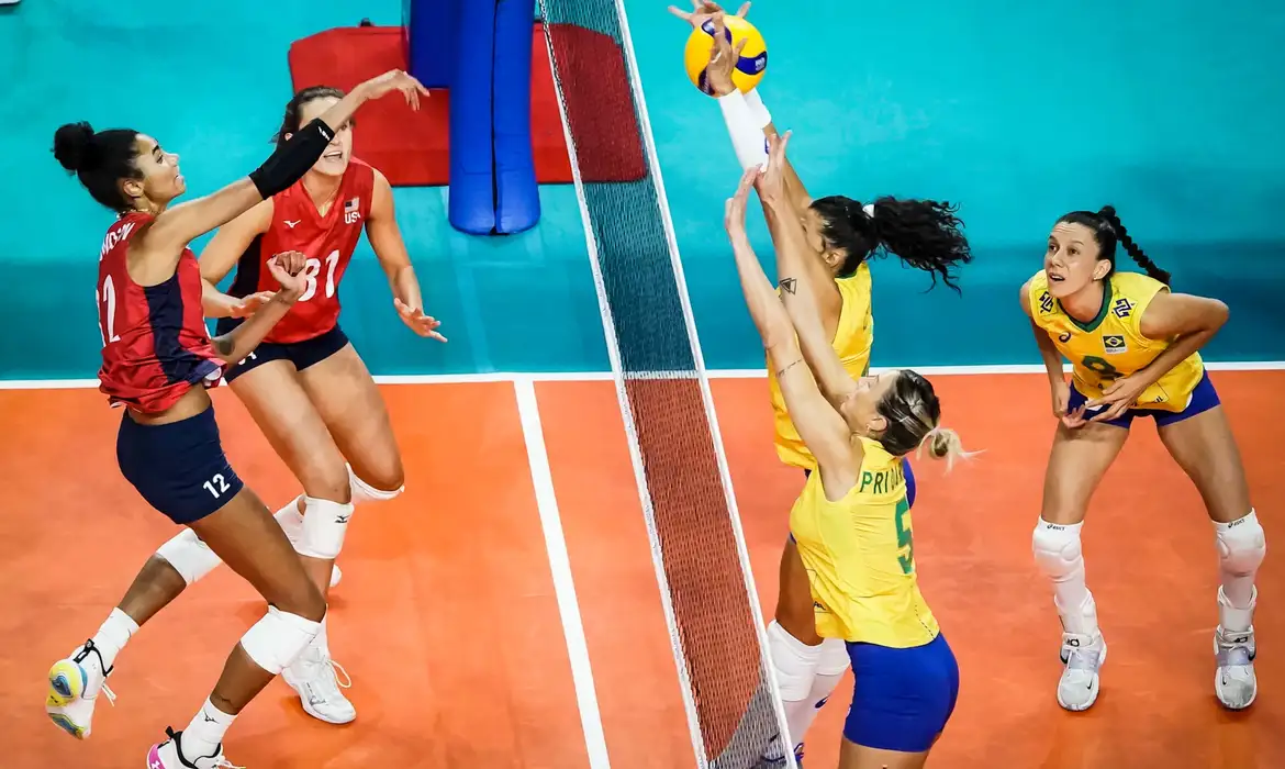 Brasil perde para os Estados Unidos por 3 a 0 no vôlei feminino